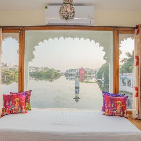 Natural Lake View Hotel Udaipur Bagian luar foto