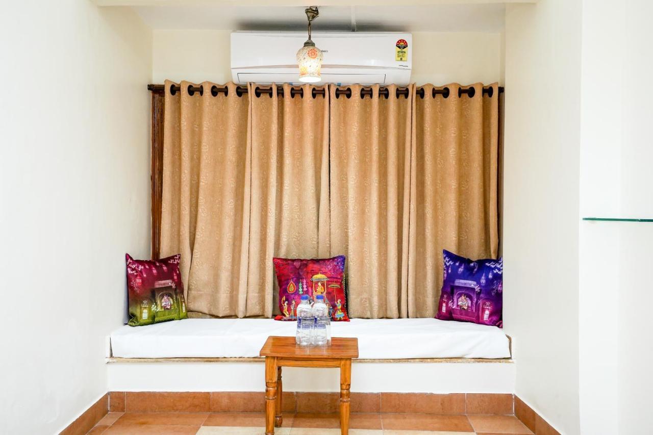 Natural Lake View Hotel Udaipur Bagian luar foto