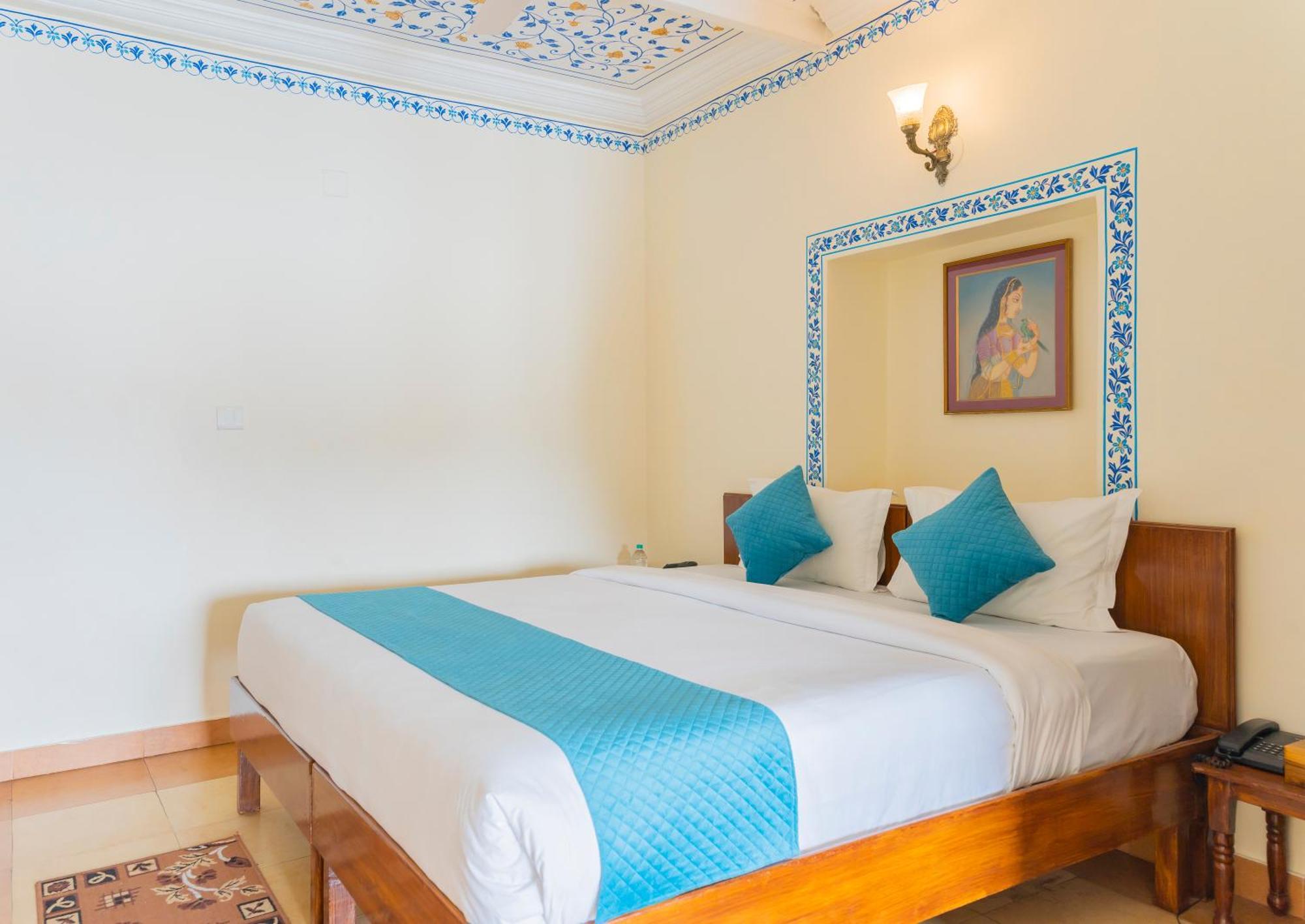 Natural Lake View Hotel Udaipur Bagian luar foto