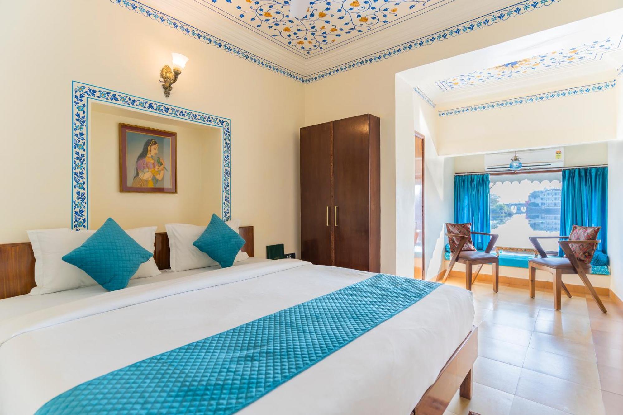 Natural Lake View Hotel Udaipur Bagian luar foto