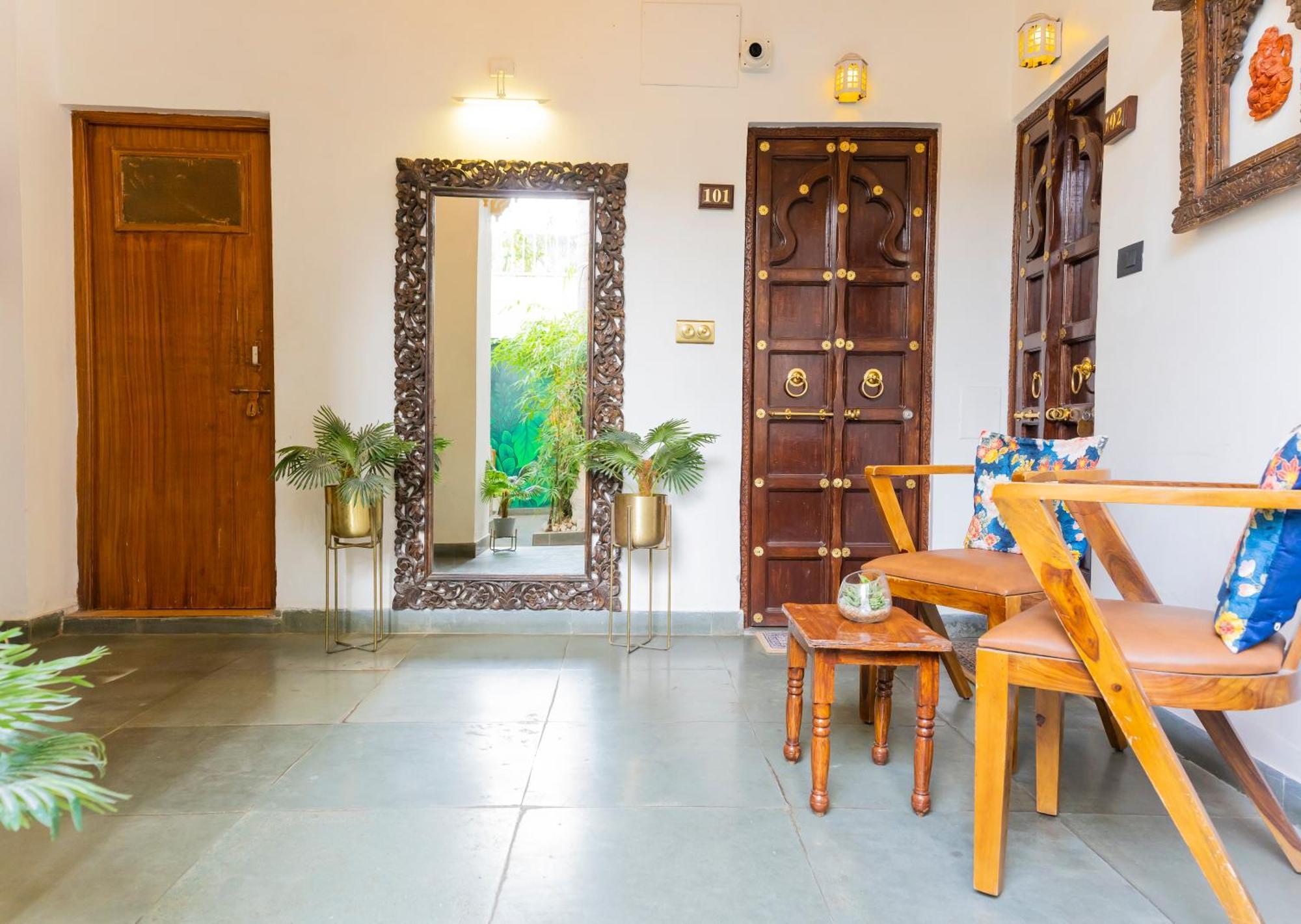 Natural Lake View Hotel Udaipur Bagian luar foto