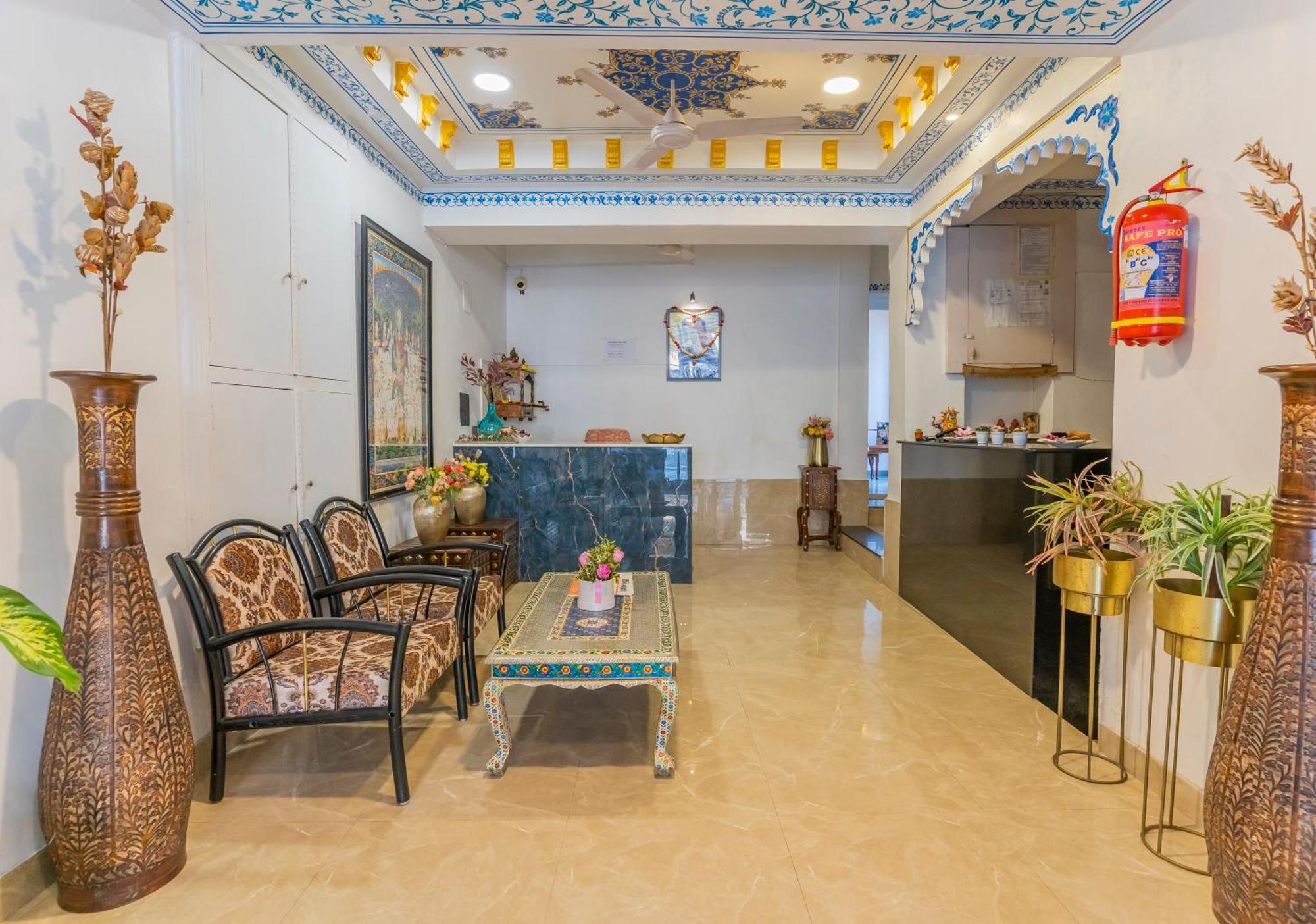 Natural Lake View Hotel Udaipur Bagian luar foto