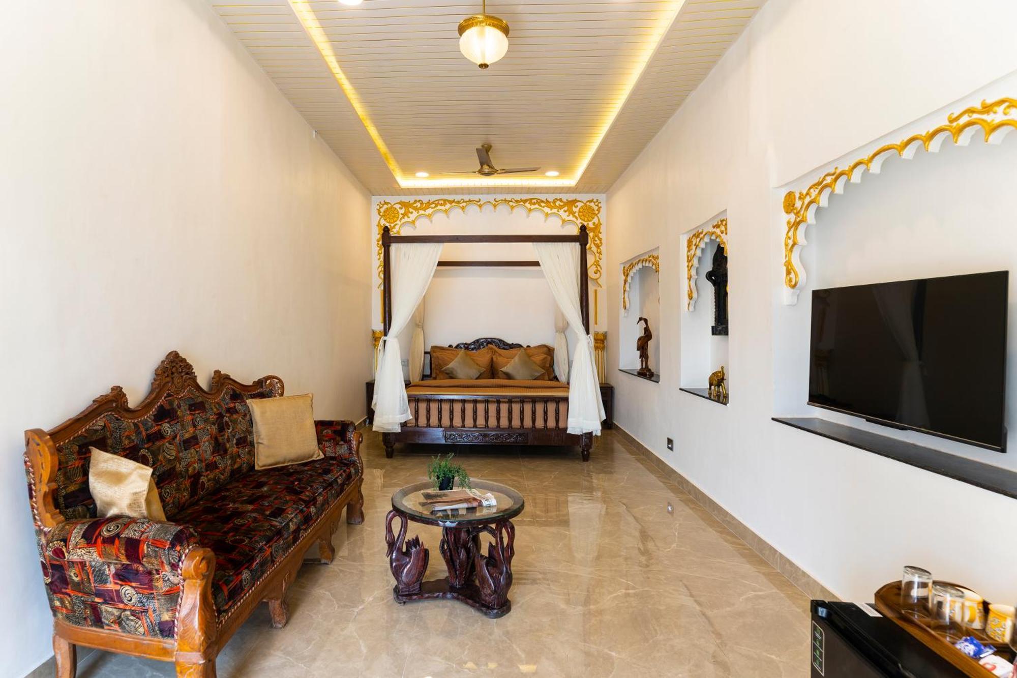 Natural Lake View Hotel Udaipur Bagian luar foto